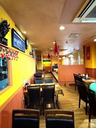 志免町「タージマハル」店内