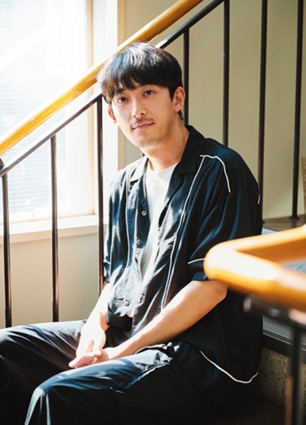 2020年、「わからないままで」で新潮新人賞を受賞。2023年『息』刊行。『あのころの僕は』で河合隼雄物語賞。本作が本年度の三島賞候補になっている、小池水音さん。