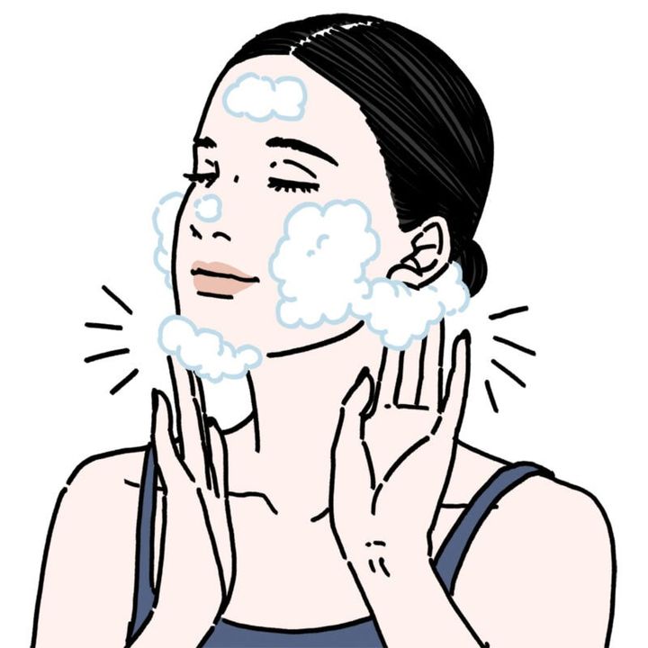 洗顔時はニオイのもと、耳裏、あご裏もしっかり洗う