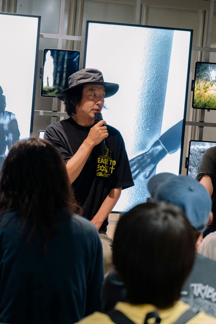 トークショーに出演する水谷太郎