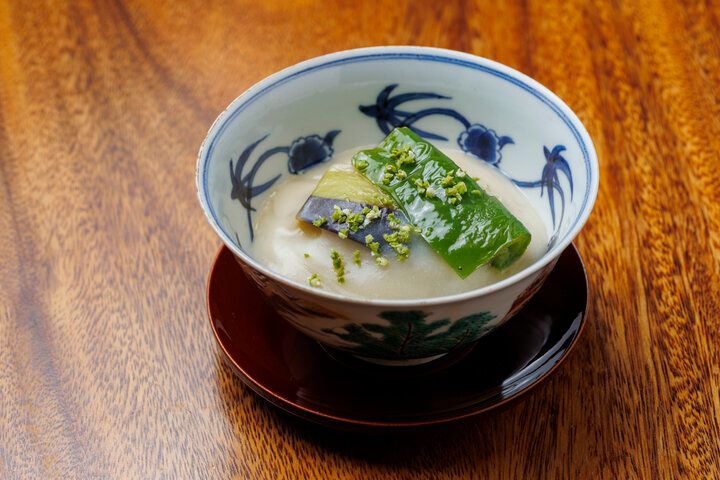 京都・路地奥の「祇園もりわき」で、季節を散りばめた憧れの京料理を