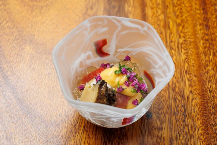 京都・路地奥の「祇園もりわき」で、季節を散りばめた憧れの京料理を