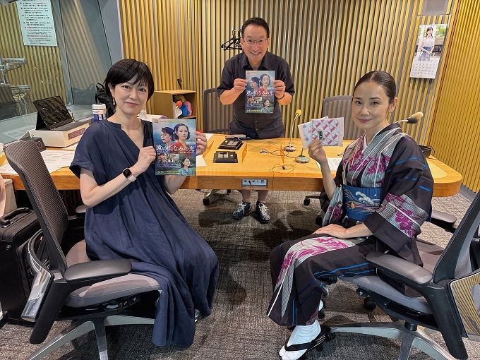 左から乾貴美子、春風亭昇太、吉田羊