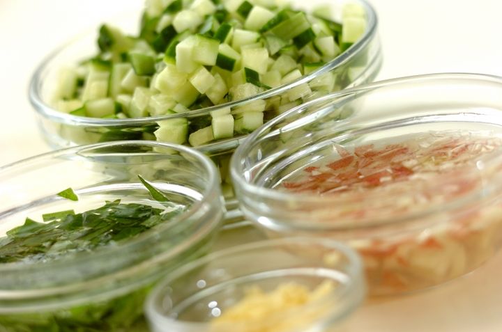 キュウリとショウガのだしの下準備1