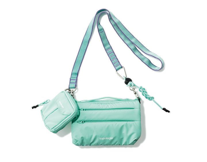 ミントカラーの多機能サコッシュ