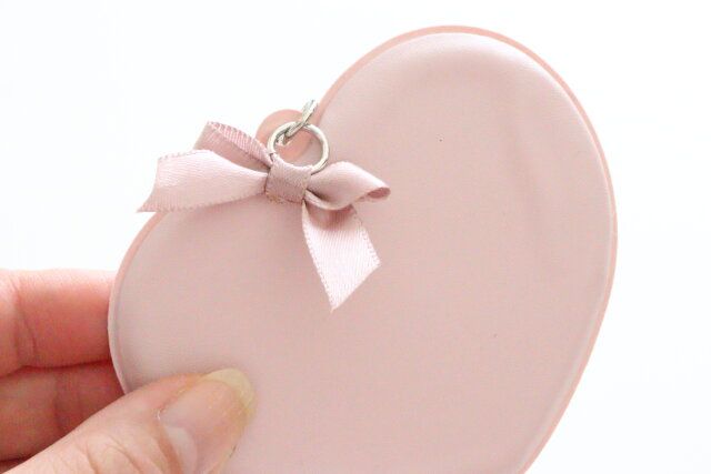 リボン付PVCハートキーホルダー（ピンク、ブルー） 質感