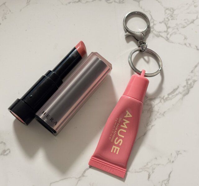 HERA センシュアル パウダーマット リップスティック N／アミューズのTINT BALM KEYRING（ティントバームキーリング）