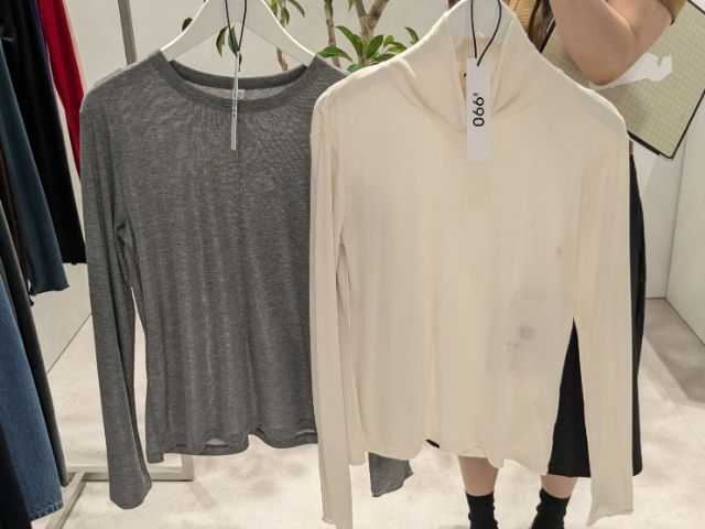 タートルニットとソフトシアークルーネックT