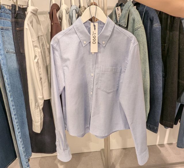 ブルーのオックスフォードシャツ