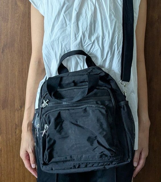 阪急交通社ショルダーバッグ肩掛けしたところ