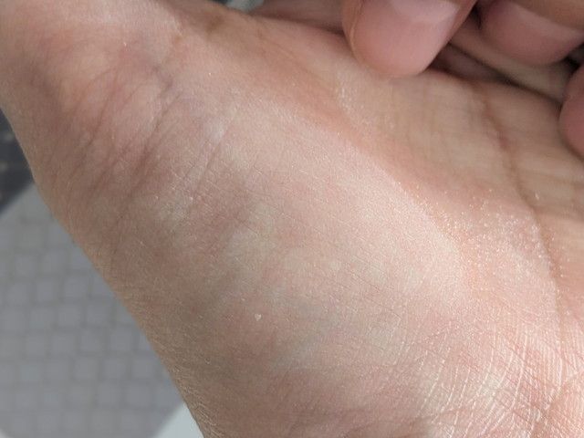 パフに適量を取り