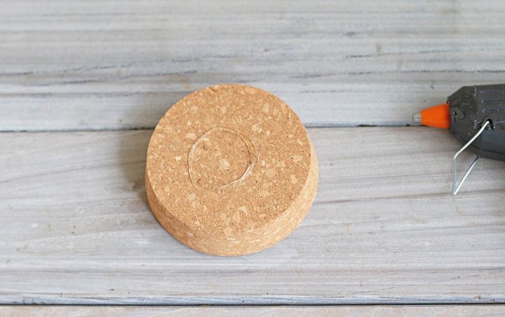 底にグルーをつける