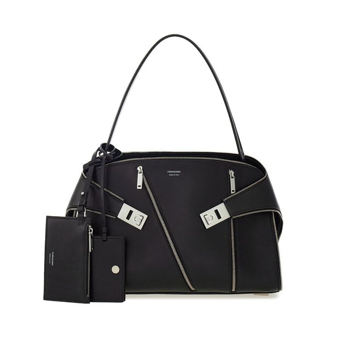 「HUG（ハグ）」バッグ ￥440,000 ※ポップアップストア先行発売