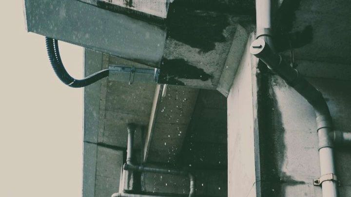 突然の雨で途方に暮れて...（画像はイメージ）