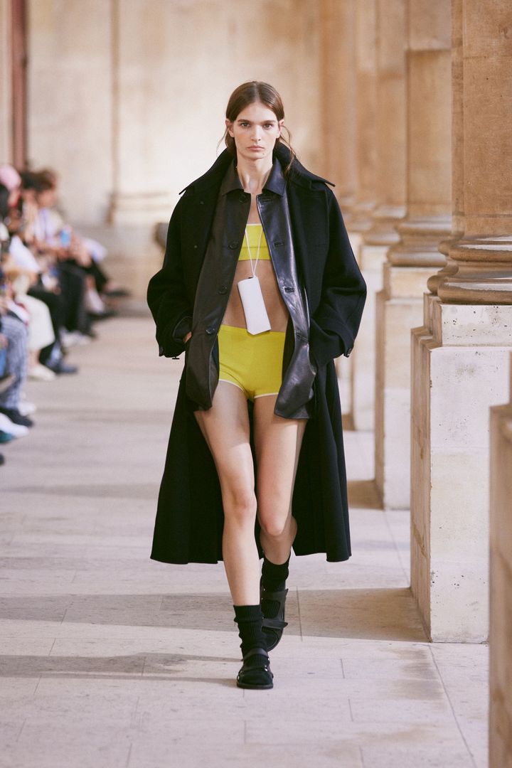 オーラリー(AURALEE) 2026年春夏コレクションより。