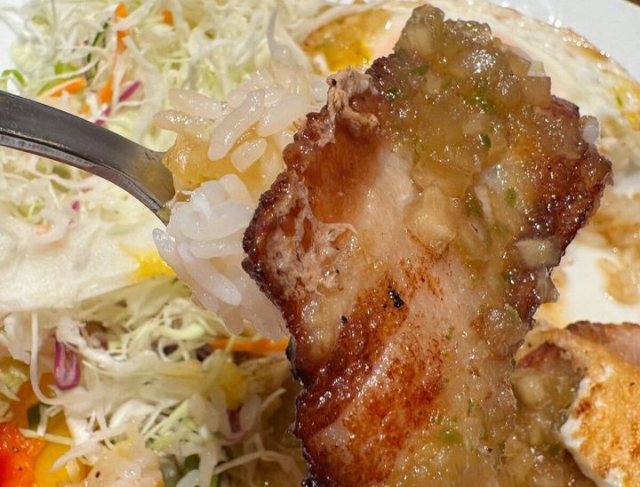 ピリッとパンチの効いたコク深いヌクマムソースが、見事に全体をまとめ上げています