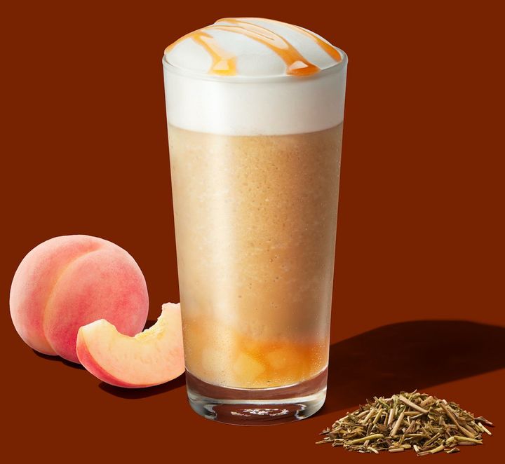 「白桃とほうじ茶のムース ティー フラペチーノ®」Tallサイズのみ 776円（持ち帰り）、790円（店内利用） ※桃果肉・果汁5％未満