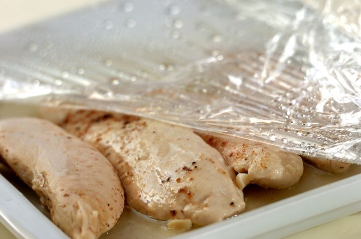 ささ身とトマトの冷製スパゲティーの作り方1