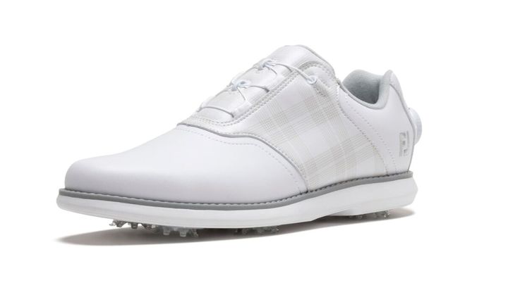 あの人気シリーズから新デザインが登場！秋におすすめしたいシューズ・グローブ