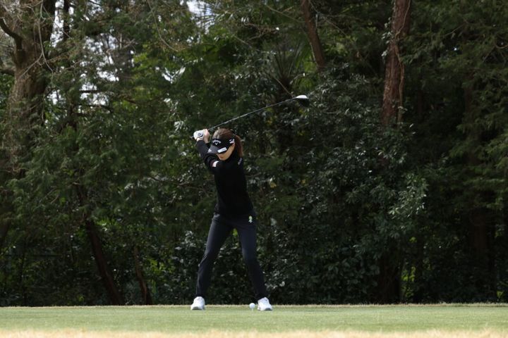 小さな動きで大きな力を生み出す！青木香奈子のレバレッジスイングに注目