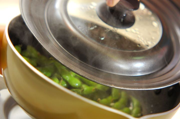 枝豆の人気レシピ ニンニク香るペペロンチーノ by増田 知子さんの作り方3