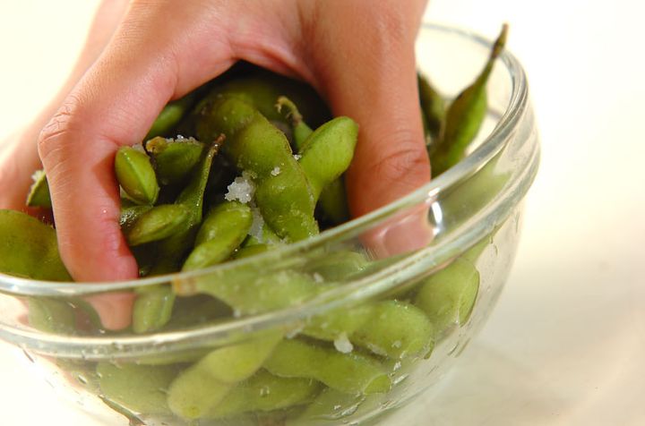 枝豆の人気レシピ ニンニク香るペペロンチーノ by増田 知子さんの作り方1