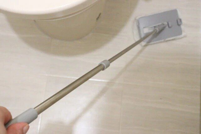 スタンダードプロダクツのコンパクトなトイレ床用ワイパー
