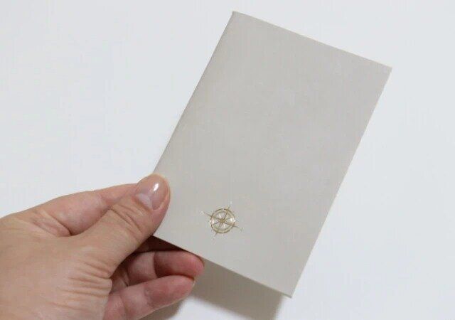 セリアのパスポートサイズ 中綴じノート