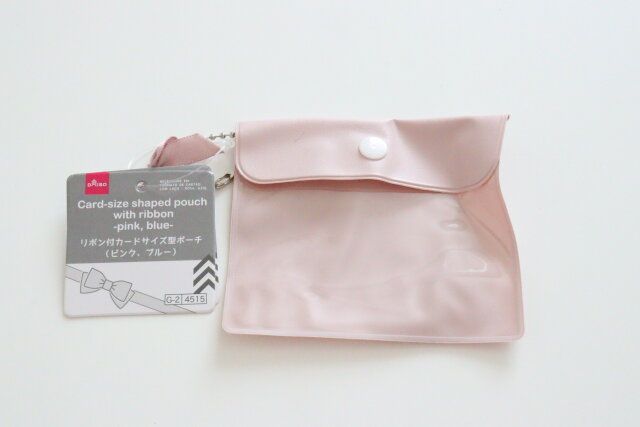 リボン付カードサイズ型ポーチ（ピンク、ブルー）