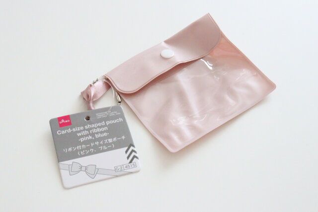 リボン付カードサイズ型ポーチ（ピンク、ブルー） ポーチ