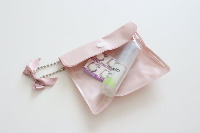 リボン付カードサイズ型ポーチ（ピンク、ブルー） 小物