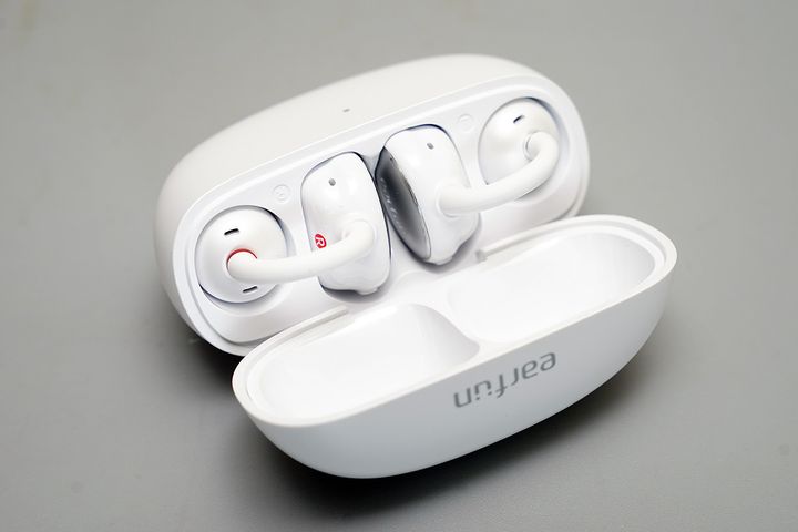 「EarFun Clip」。イヤーカフ式の使い心地はいかに…