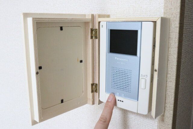ダイソーの木製ブック型収納ボックス（フォトフレーム付、L判）でインターホンカバーを作る