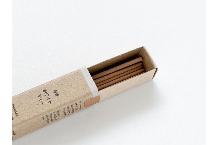 無印良品「お香 ホワイトティー」（12本入／スティックタイプ） ／￥490（税込み）