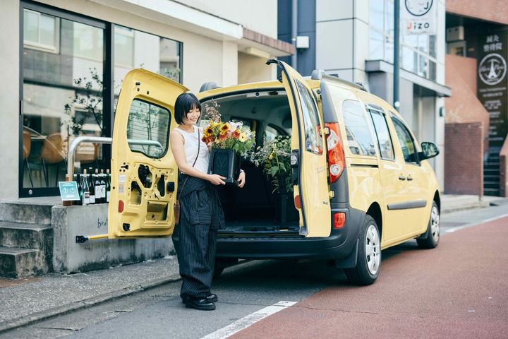 お花屋さんの愛車は、フランス生まれのあのクルマ。初めてのマイカー《ルノー》の「カングー1」【マイカーと一緒にどこまでも。vol.9】