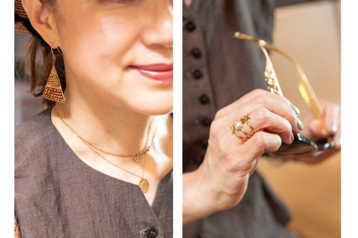 ゴールドアクセサリーとゴールドのつるのサングラス