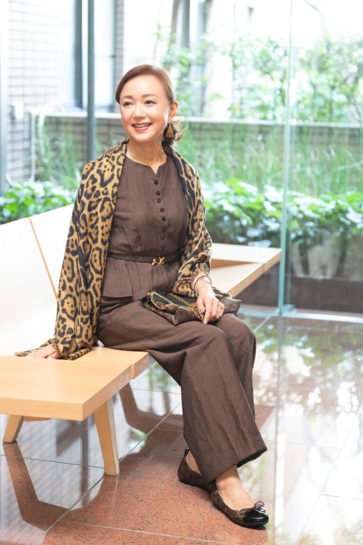 ジレ・パンツ･･･DAMA、ストール・バッグ・リング・シューズ・サングラス･･･ルイ・ヴィトン