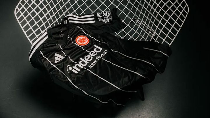 日本代表が移籍のドイツ強豪に「チャンピオンズリーグ」ユニフォームが登場！威圧的な漆黒カラーに