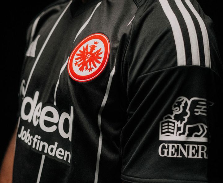 日本代表が移籍のドイツ強豪に「チャンピオンズリーグ」ユニフォームが登場！威圧的な漆黒カラーに