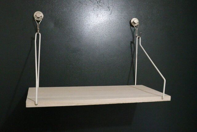 ウォールシェルフ（ナチュラル、幅30cm×奥行13.5cm） 完成形