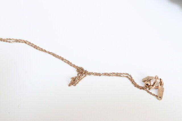 絡まったネックレス