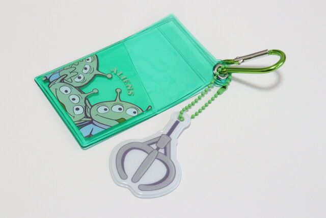 ディズニーのお土産みたいなダイソーのクリアカードケース エイリアン