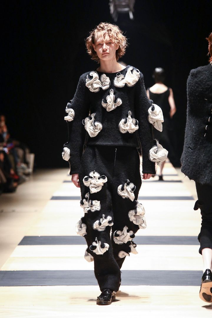 2025-26年秋冬コレクションより。