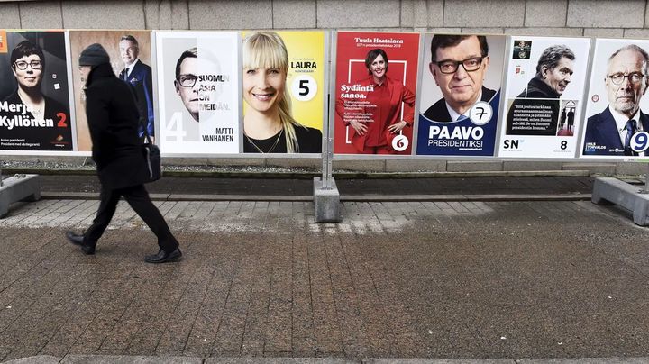 フィンランド大統領選のポスター。ハータイネンは右から4番目（2018年）