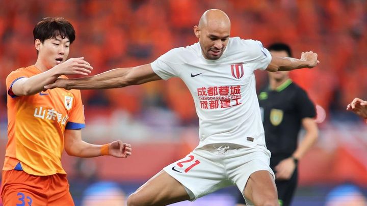 中国代表、193cmのブラジル人ストライカーが新たな帰化選手に！？「弱点克服」「来年34歳」と国内賛否