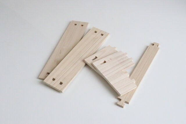 ダイソーの木製ディスプレイスタンド（二段）のパーツ