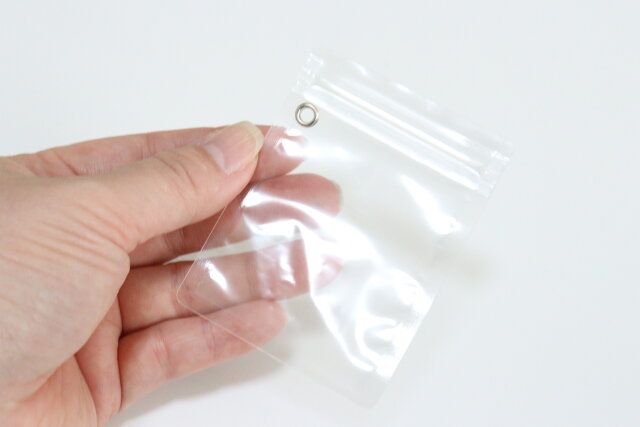 ジップバッグ2Pハトメ付 質感