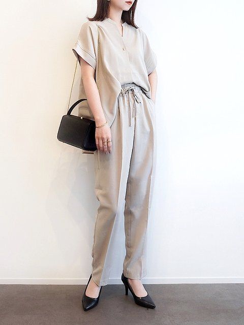 パンツスタイルの淡色コーデ3