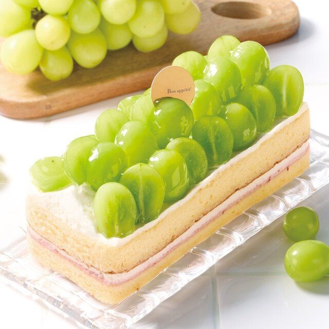 シャトレーゼの旬のフルーツバトン 山梨県産シャインマスカットのビジュアル