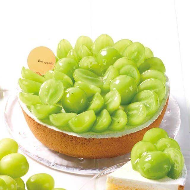 シャトレーゼの山梨県産シャインマスカットのレアチーズタルト（ホール）15cmのビジュアル